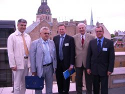 В. Овчинский с коллегами на конференции в Риге.